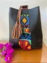 Mochilita Cuquis Arte Huichol Negro