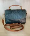 Crossbody Sofia Cincelado floral Verde botella